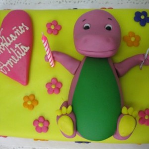 Barney con corazón acostado