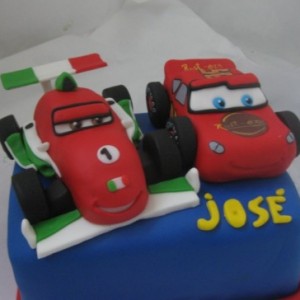 Francesco y Rayo McQueen parados