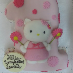 Hello Kitty acostada sobre nº 1 modelado