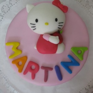 Hello Kitty Martina acostada