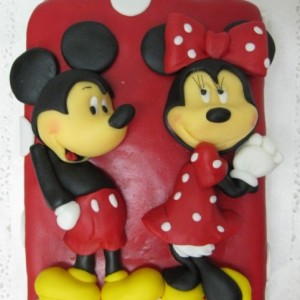 Mickey y Minnie acostados