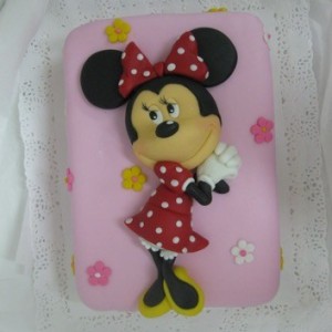 Minnie coqueta acostada